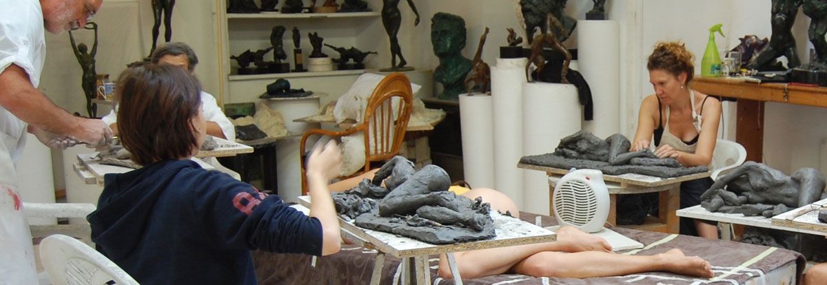 Etudiants  sculpture portrait de modele vivant en argile  Tours (37)