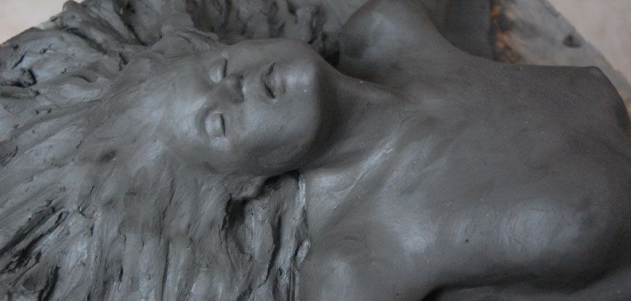 ) sculpture du corps en argile à partir d'un  modèle vivant  nantes (44)