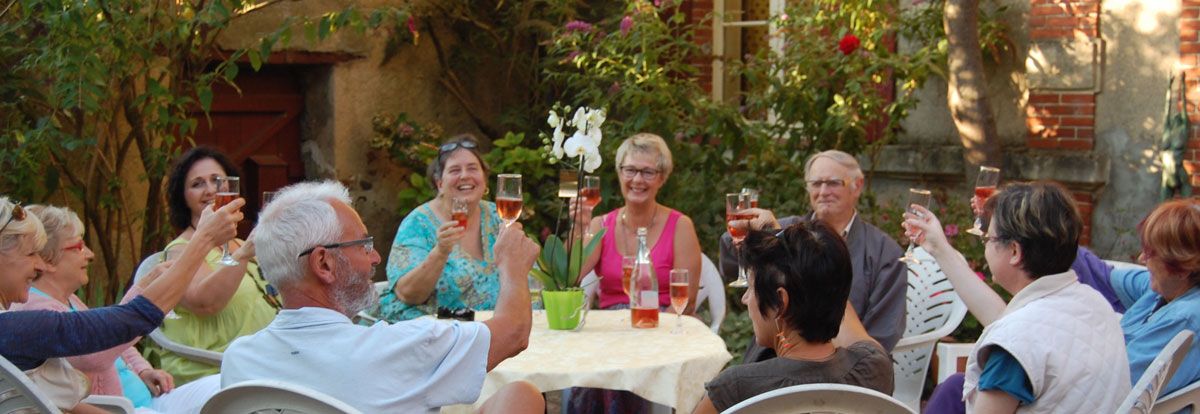 Sculpture étudiants de sculpture modelage dans le  jardin maine et loire (49)