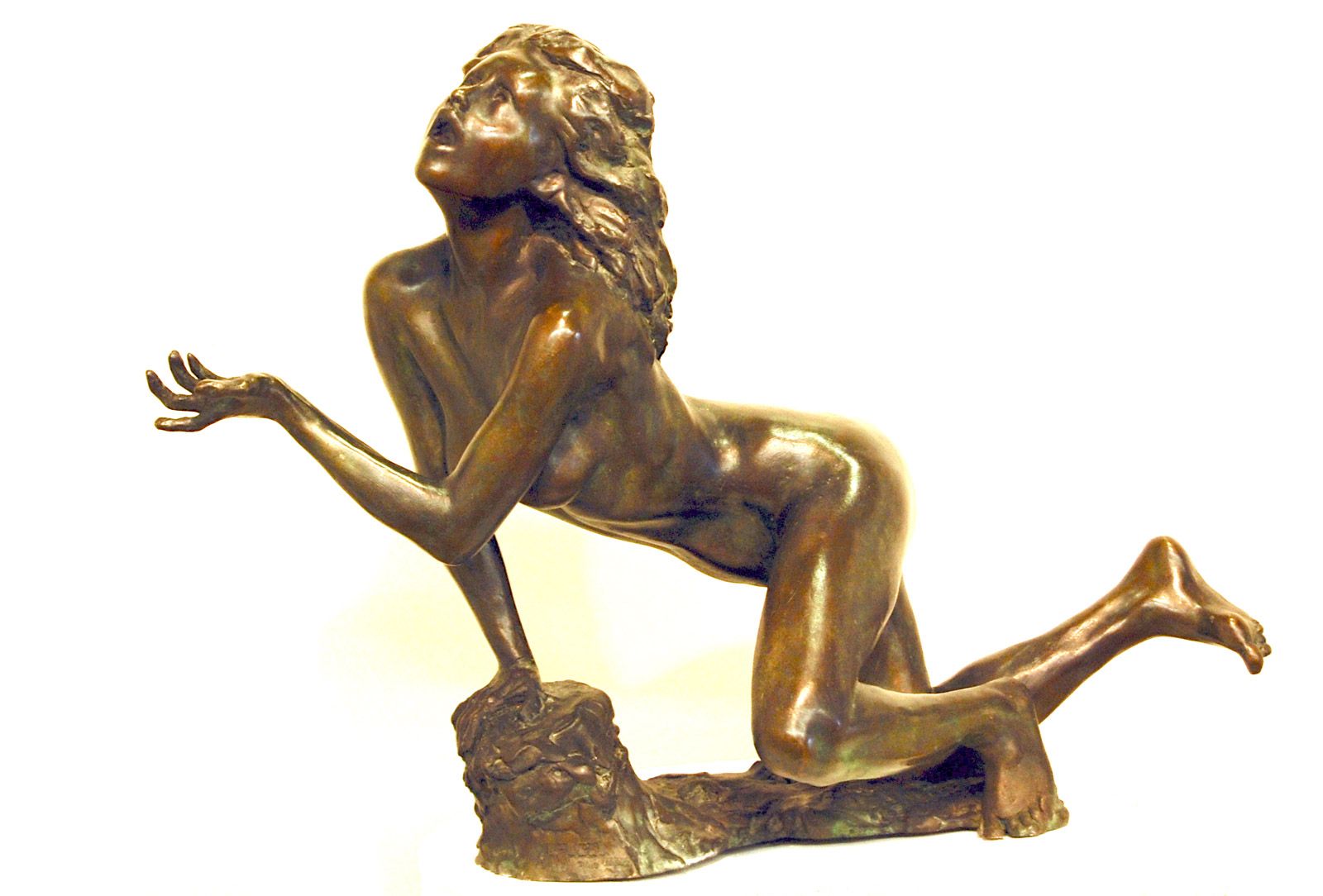 Femme qui chasse l'illusion   Bronze      Cholet (49)